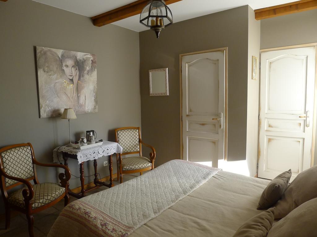 Hotel Domaine De La Manse Villeneuve-de-Berg Zimmer foto