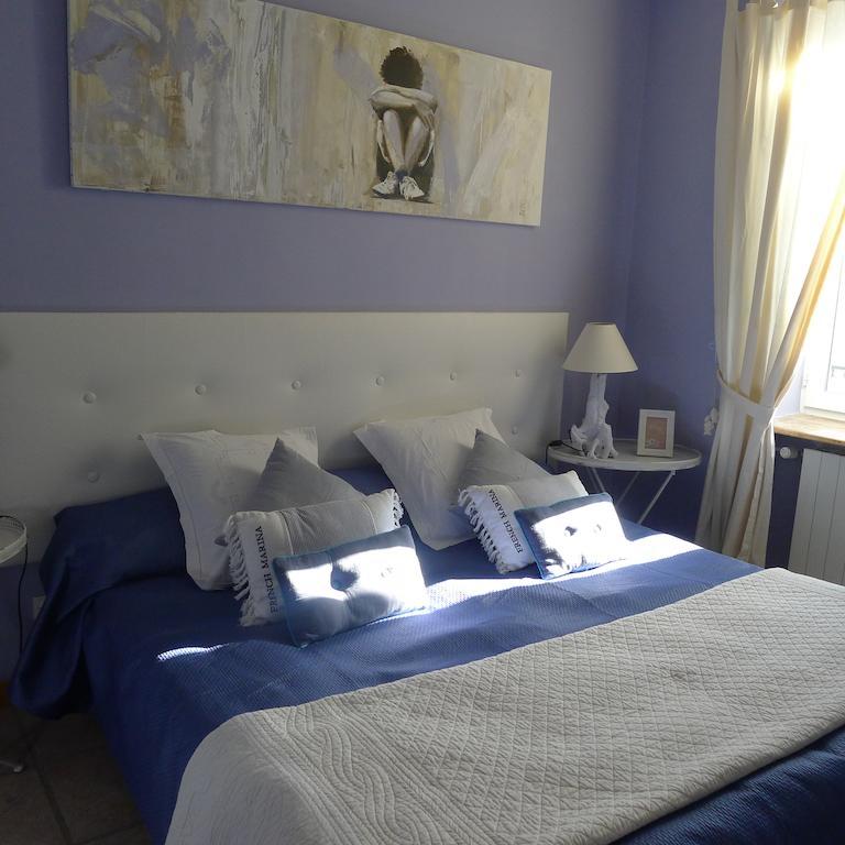 Hotel Domaine De La Manse Villeneuve-de-Berg Zimmer foto