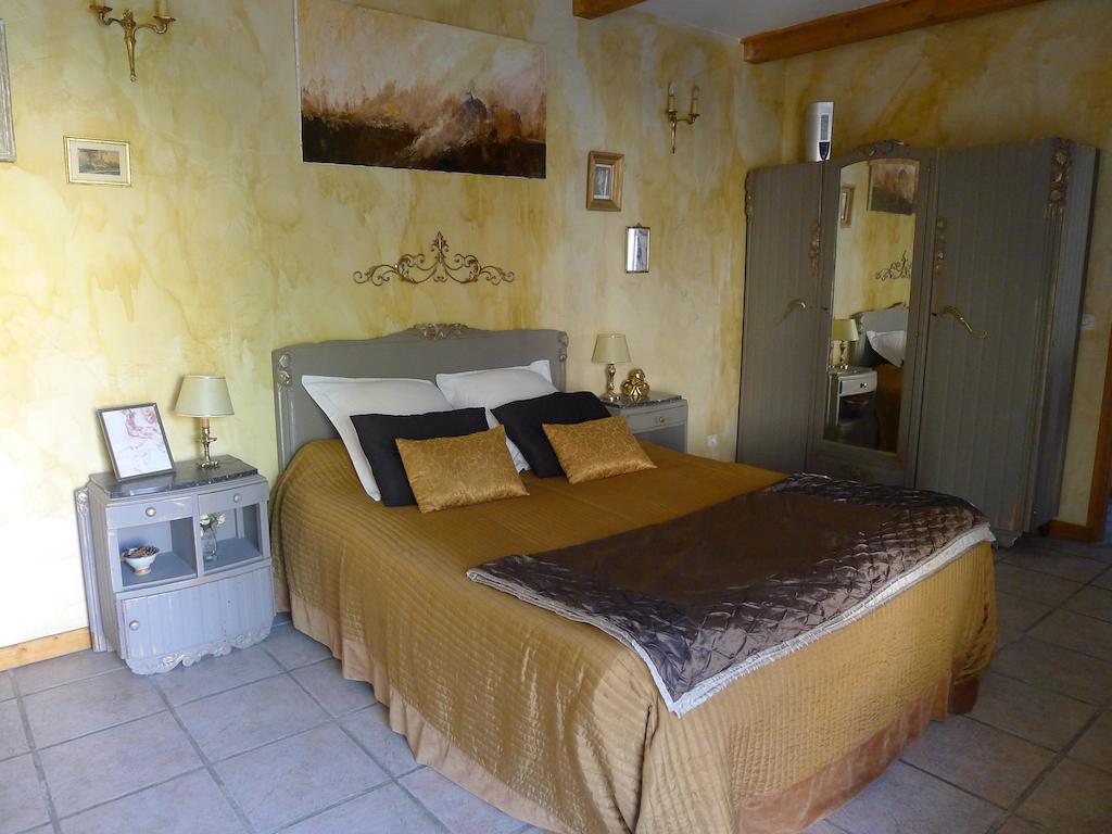 Hotel Domaine De La Manse Villeneuve-de-Berg Zimmer foto